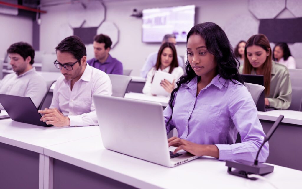 Como aplicar blended learning em universidades corporativas? 8 etapas